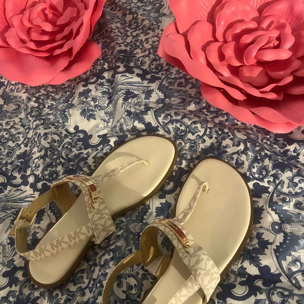 Michael Kors Cream and Gold Sandals Elegant Design